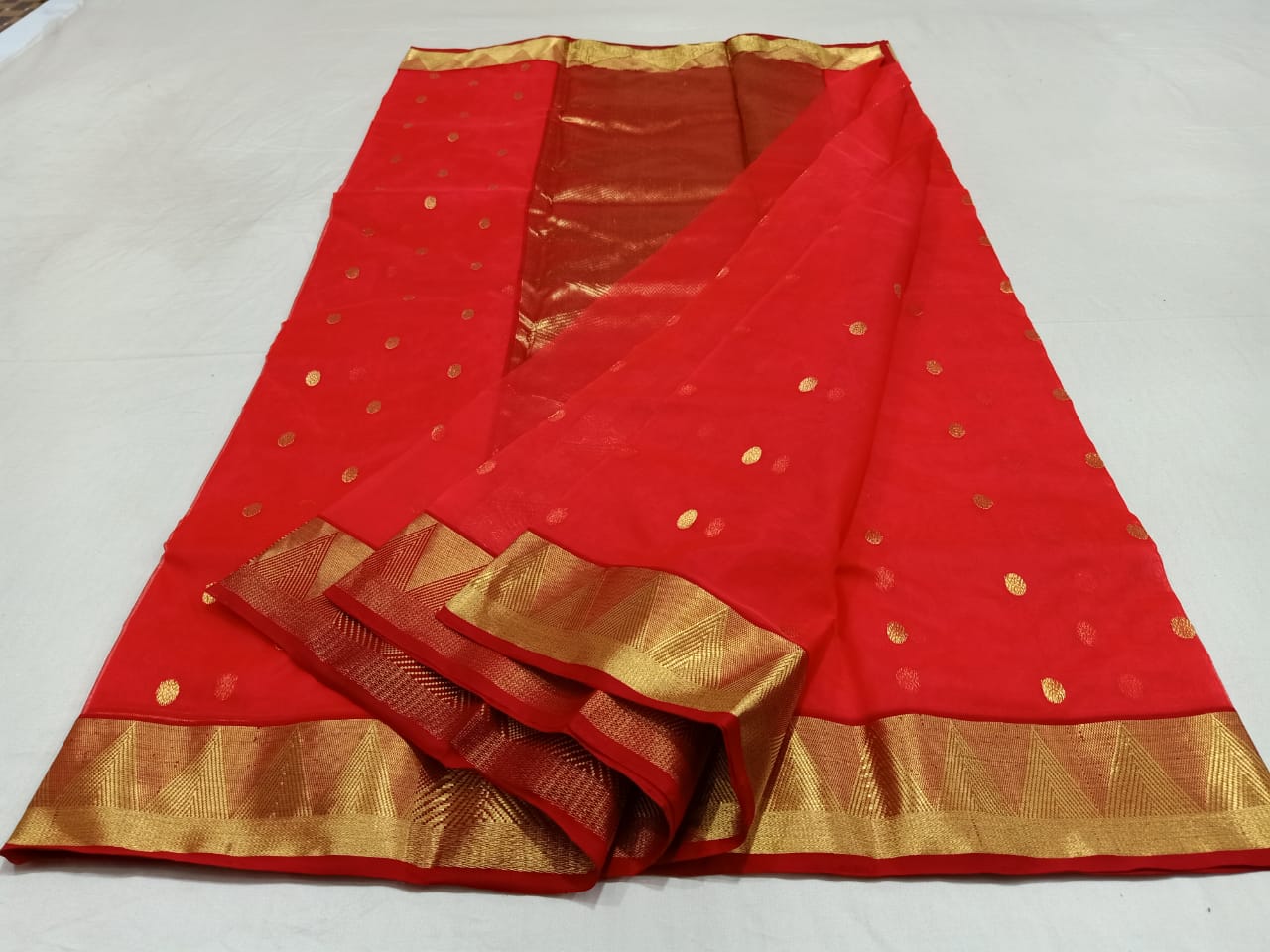 Buy Gugaliya Women Daring Red Printed Cotton Linen, Chanderi Saree Online  at Best Prices in India - JioMart.