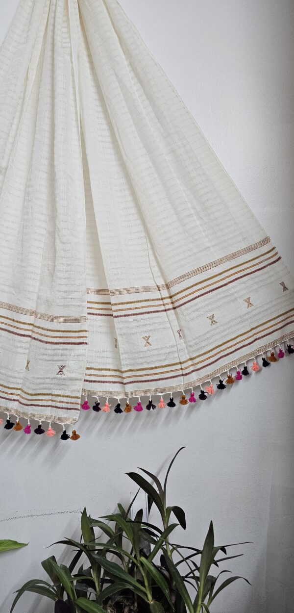 Cream Color Kutch Bhujodi Weave Handloom Cotton Stole - Image 8