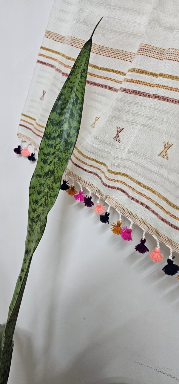 Cream Color Kutch Bhujodi Weave Handloom Cotton Stole - Image 6
