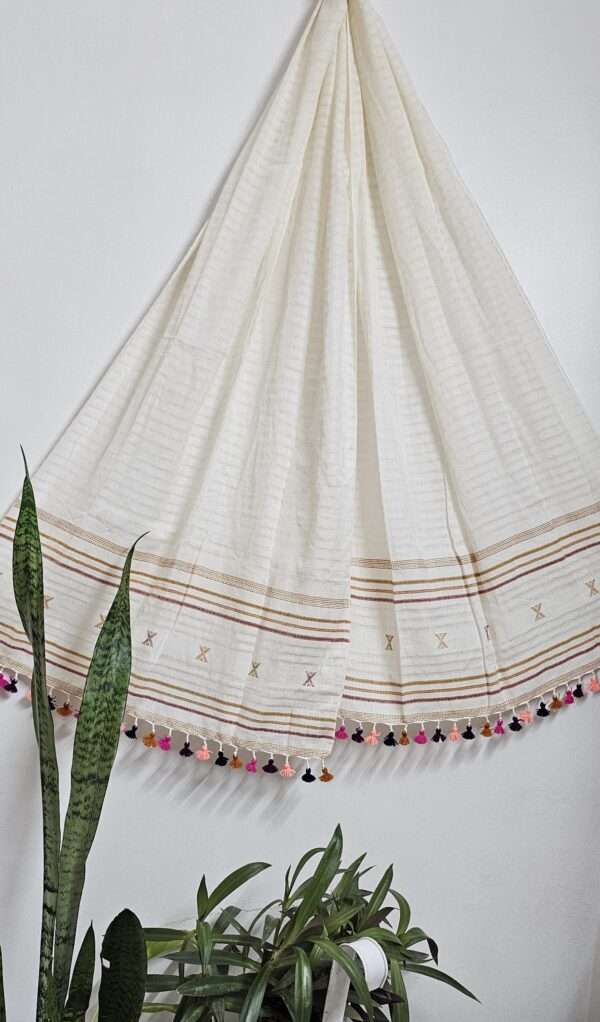Cream Color Kutch Bhujodi Weave Handloom Cotton Stole - Image 5
