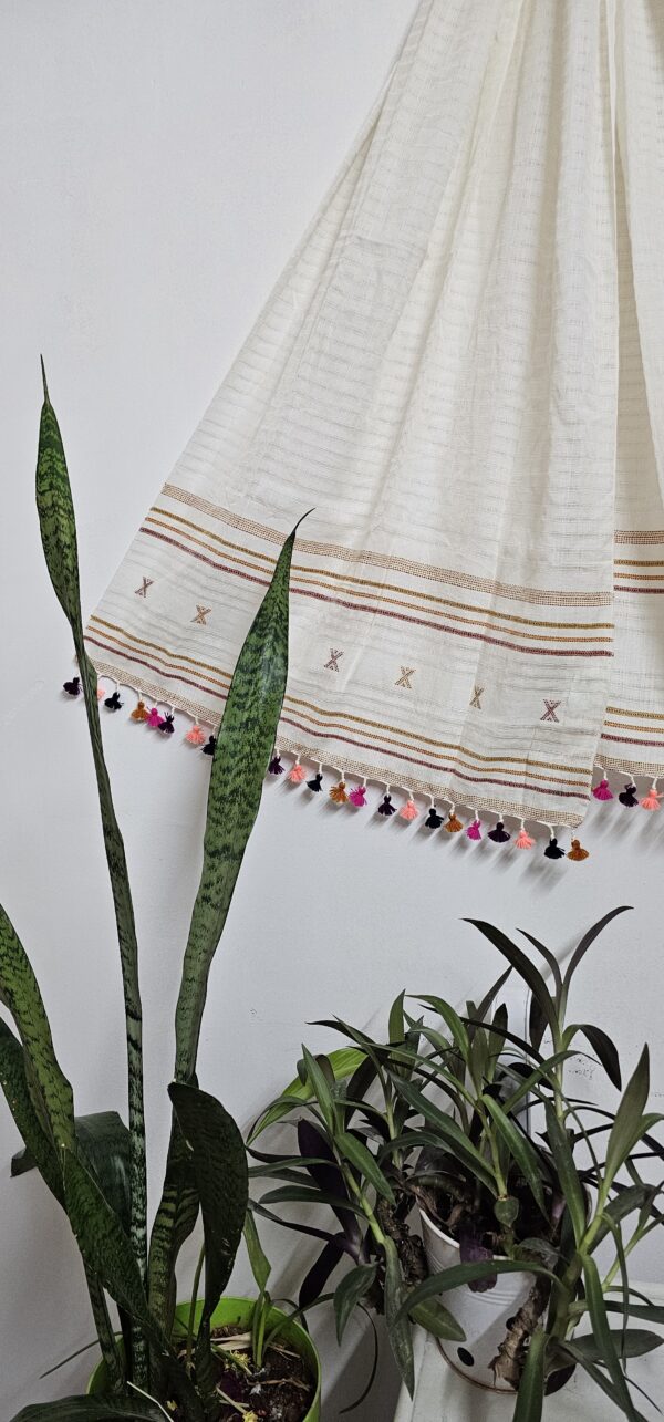 Cream Color Kutch Bhujodi Weave Handloom Cotton Stole - Image 4
