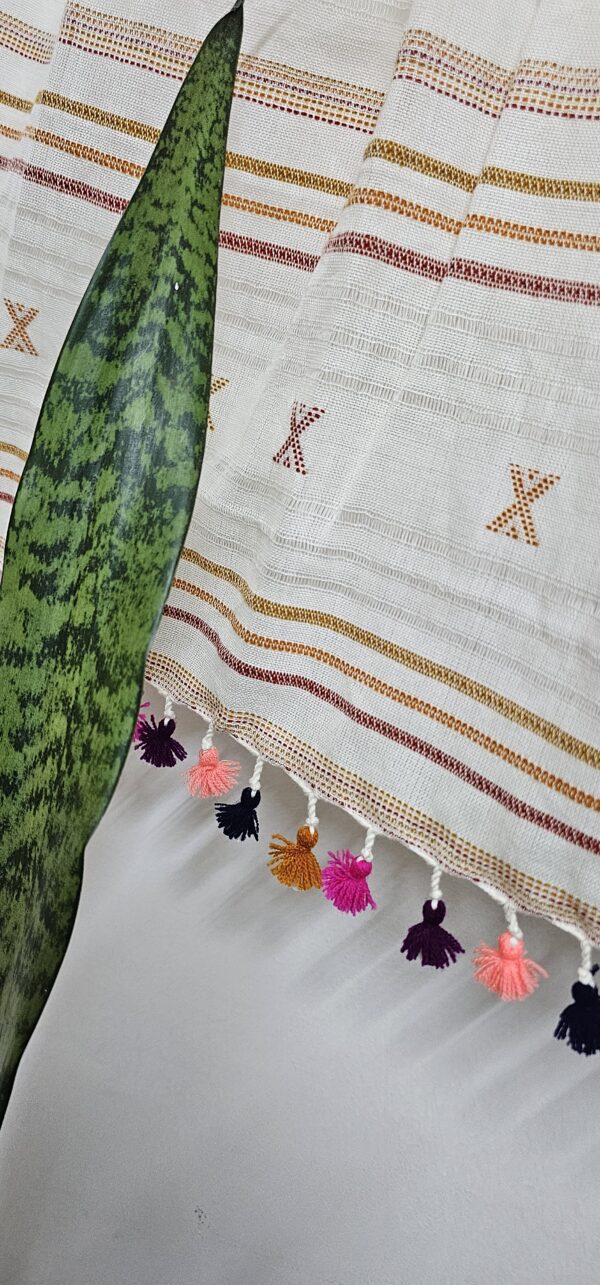 Cream Color Kutch Bhujodi Weave Handloom Cotton Stole - Image 2