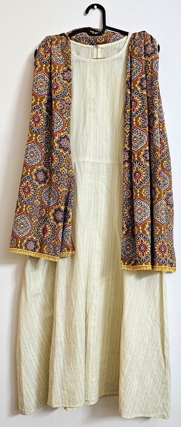 Parimal EcoHub | Cotton Stole | Ajrakh Print | Naturally Dyed Shades of Yellow and Red Color | Geometric Pattern | Yellow Lace - Image 3