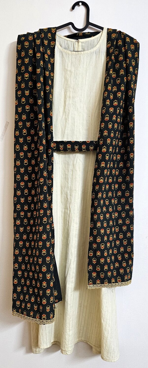 Parimal EcoHub | Cotton Stole | Ajrakh Print | Naturally Dyed Shades of Green and Yellow Color | Buti Pattern | Cream Lace | - Image 5