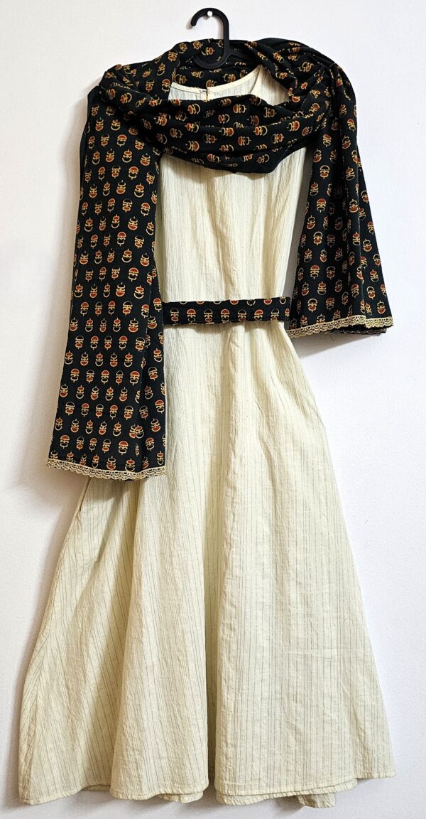 Parimal EcoHub | Cotton Stole | Ajrakh Print | Naturally Dyed Shades of Green and Yellow Color | Buti Pattern | Cream Lace | - Image 7