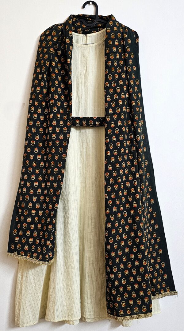 Parimal EcoHub | Cotton Stole | Ajrakh Print | Naturally Dyed Shades of Green and Yellow Color | Buti Pattern | Cream Lace | - Image 6