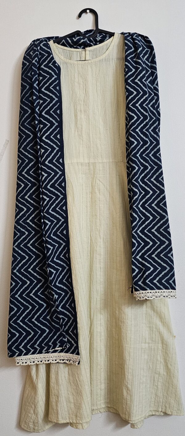 Ajrakh Print Indigo Color Naturally Dyed Wavy Pattern Stole - Image 6