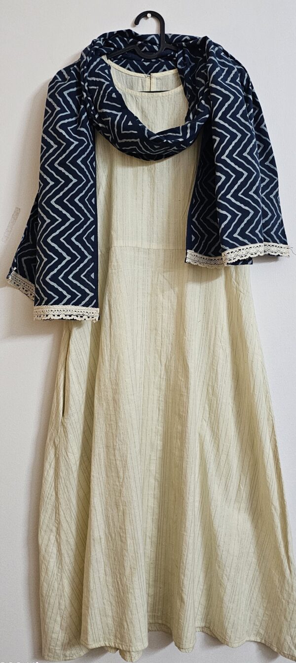 Ajrakh Print Indigo Color Naturally Dyed Wavy Pattern Stole - Image 5