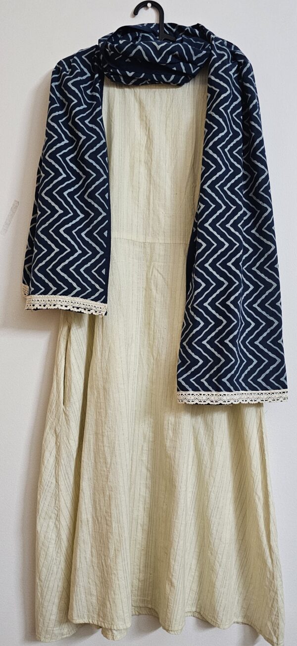 Ajrakh Print Indigo Color Naturally Dyed Wavy Pattern Stole - Image 4