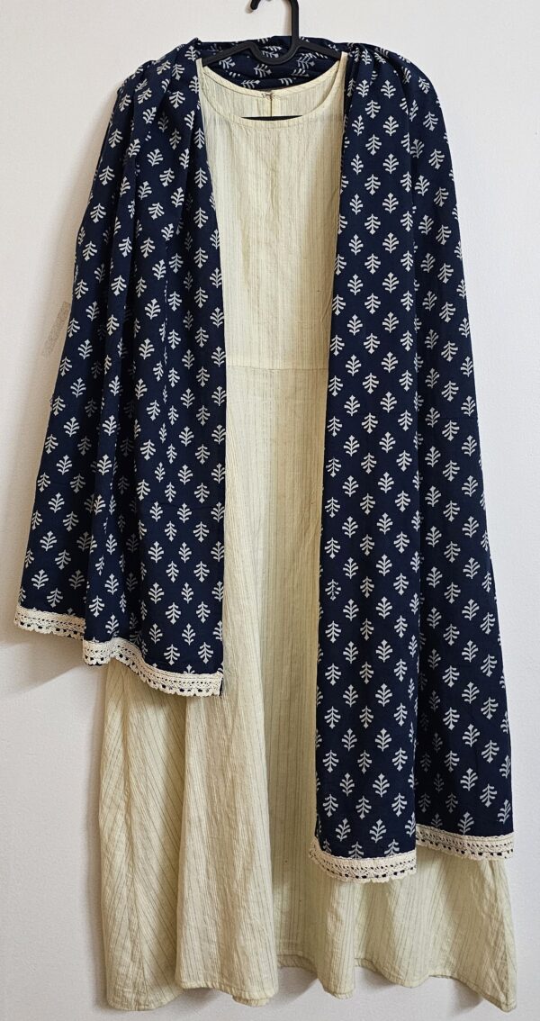 Parimal EcoHub | Cotton Stole | Ajrakh Print | Naturally Dyed Shades of Blue | Buti Pattern | Cream Lace - Image 4