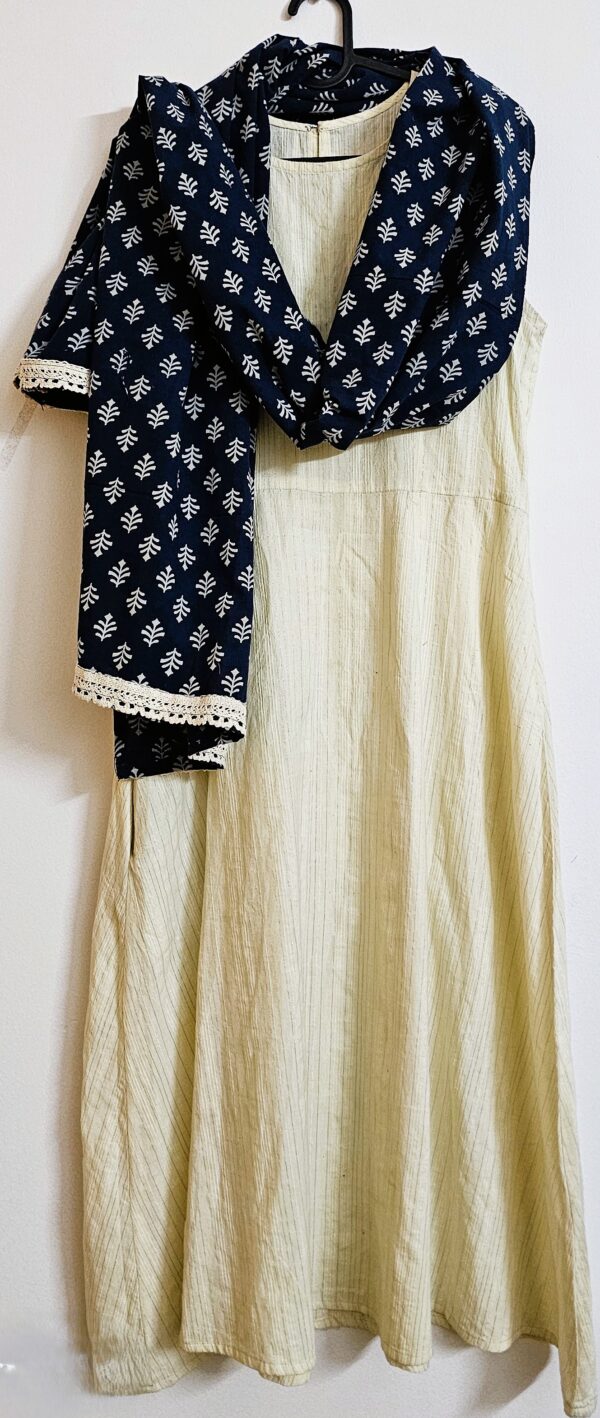 Parimal EcoHub | Cotton Stole | Ajrakh Print | Naturally Dyed Shades of Blue | Buti Pattern | Cream Lace - Image 3