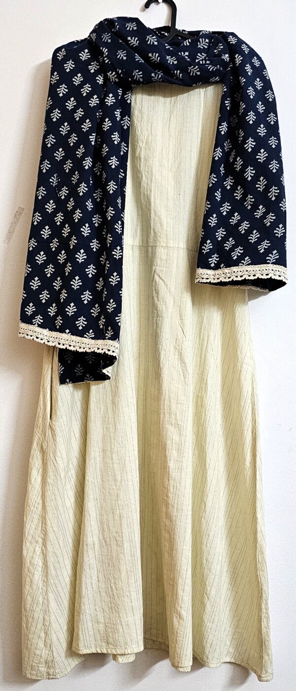 Parimal EcoHub | Cotton Stole | Ajrakh Print | Naturally Dyed Shades of Blue | Buti Pattern | Cream Lace - Image 2